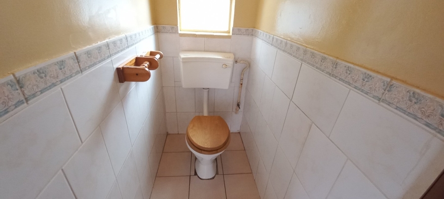 To Let 3 Bedroom Property for Rent in Staffords Hill Free State